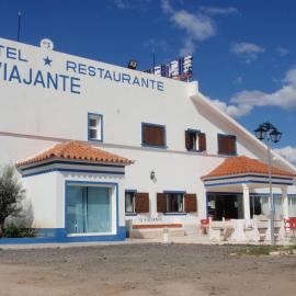 "O Viajante" Low Cost Hotel，位于埃斯特雷莫斯的酒店