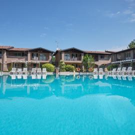 Villaggio Turistico Lugana Marina，位于西尔米奥奈的酒店
