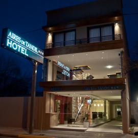 Hotel Aires de Tandil，位于坦迪尔的酒店