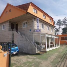 Hostal Alce，位于尼格兰的酒店