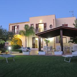 Trigrana Vacanze Hotel，位于卡斯泰卢佐的酒店