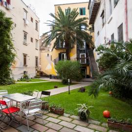 La Controra Hostel Naples，位于那不勒斯的酒店