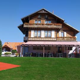 Hôtel - Restaurant Le Manoir，位于Vaulruz的酒店
