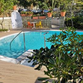Aparthotel Villa Marinù，位于福利奥-伊斯基亚的酒店