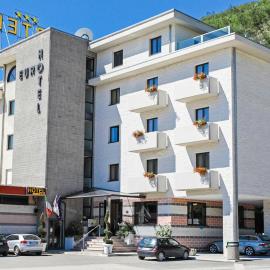 Euro Hotel，位于皮耶韦桑托斯泰法诺的酒店