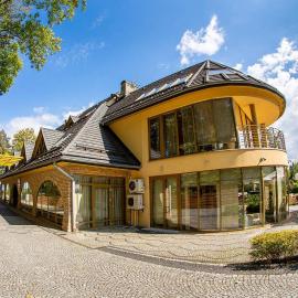 Hotel Sahara，位于别尔斯克-比亚拉的酒店
