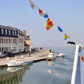 Hotel du Port et des Bains，位于索姆河畔的圣瓦列里的酒店