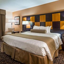 Best Western Plus - Wendover Inn，位于西温多弗的酒店
