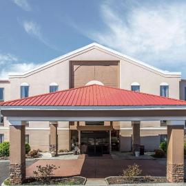 Quality Suites Morristown West,位于莫里斯敦的酒店