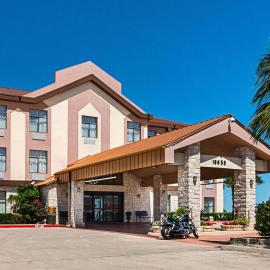 Quality Inn & Suites Buda，位于布达的酒店