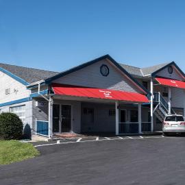 Econo Lodge Rutland City near Hwy 7，位于拉特兰的酒店