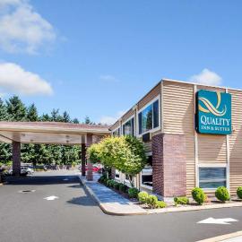 Quality Inn & Suites Vancouver North，位于温哥华的酒店
