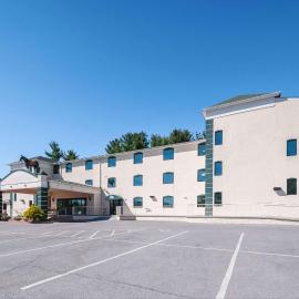 Rodeway Inn & Suites Charles Town，位于查尔斯镇的酒店