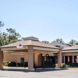 Quality Inn & Suites Pensacola Bayview，位于彭萨科拉的酒店