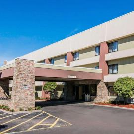 Quality Inn & Suites Warren - Detroit，位于沃伦的酒店