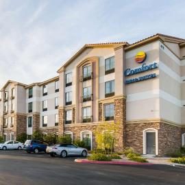 Comfort Inn & Suites Henderson - Las Vegas,位于拉斯维加斯的酒店