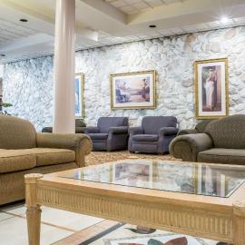 Quality Inn & Suites Palm Island Indoor Waterpark，位于巴达维亚的酒店