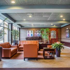 Clarion Hotel & Suites Riverfront,位于奥斯威戈的酒店