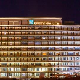 Quality Inn & Suites Cincinnati Downtown Area，位于辛辛那提的酒店