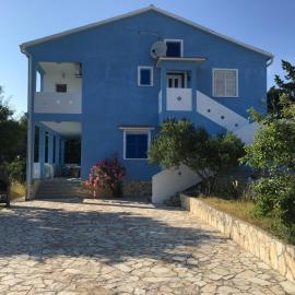 Apartments Nada，位于斯塔拉诺瓦利亚的酒店