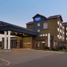 Travelodge Hotel by Wyndham Weyburn,位于Weyburn的酒店