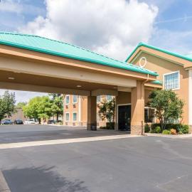Quality Inn & Suites Alma I-40，位于Alma的酒店