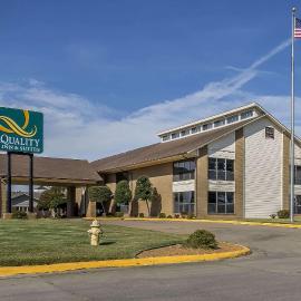 Quality Inn & Suites Stuttgart North，位于Stuttgart的酒店