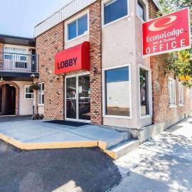 Econo Lodge Inn & Suites Drumheller，位于德兰赫勒的酒店