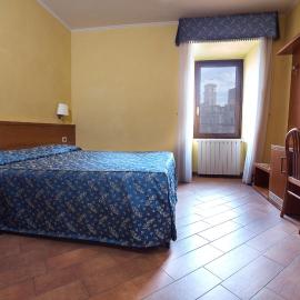 Albergo Dei Leoni，位于蒙泰罗通多的酒店