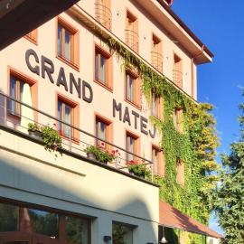 Hotel Grand Matej，位于班斯卡 - 什佳夫尼察的酒店
