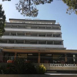 Hotel Ambra，位于利尼亚诺萨比亚多罗的酒店
