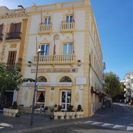 Hotel La Residencia，位于卡达克斯的酒店