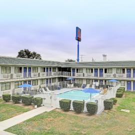 Motel 6-San Marcos, TX，位于圣马科斯的酒店