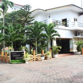 Green Grass Hotel & Restaurant，位于贾夫纳的酒店