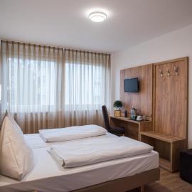 Hotel Leo,位于埃根斯泰因-列奥波德港的酒店