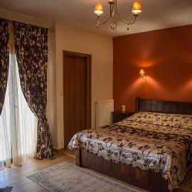 Andromeda Hotel Limni Plastira，位于Koutsodímos的酒店