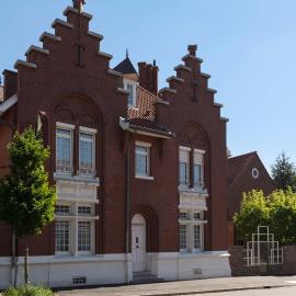 LOGIS - Belle Hôtel, Lille-Ouest，位于拜约勒的酒店