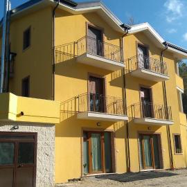 Villa Center appartamenti nel verde in città，位于坎波巴索的酒店