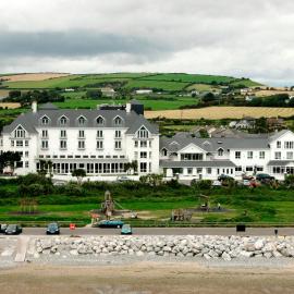 Garryvoe Hotel，位于巴利科顿的酒店