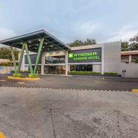 Wyndham Garden Guadalajara Expo Plaza del Sol,位于瓜达拉哈拉的酒店