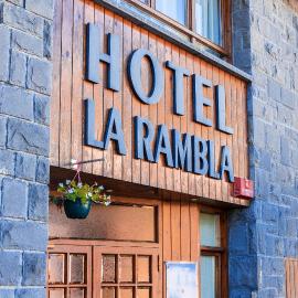 Hotel La Rambla，位于毕斯卡斯的酒店