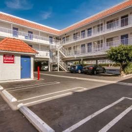 Motel 6 Monterey Park,位于蒙特利公园市的酒店