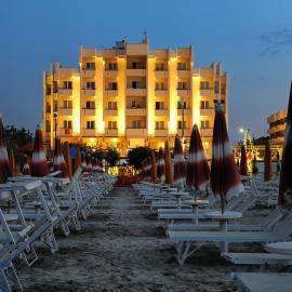Hotel Life - Natural Style Rimini，位于里米尼的酒店