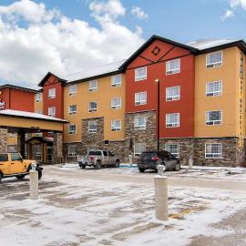 Comfort Inn & Suites，位于雷德迪尔的酒店