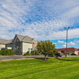 Best Western Crown Inn & Suites - Batavia，位于巴达维亚的酒店