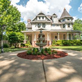 The Victoria Bed & Breakfast，位于本顿维尔的酒店