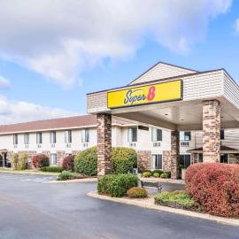 Super 8 by Wyndham Wausau，位于沃索的酒店