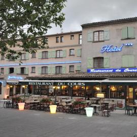 Grand Hôtel du Cours，位于锡斯特龙的酒店