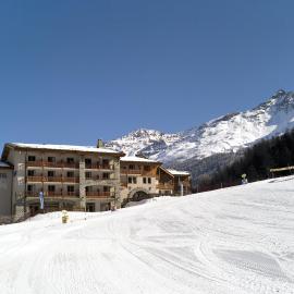 Hôtel Club MMV Le Val Cenis，位于琴山朗勒堡的酒店