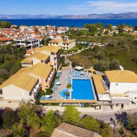 Kavos Plaza Hotel，位于卡沃斯的酒店
